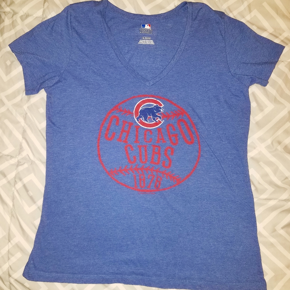 CHICAGO CUBS V-neck Tee